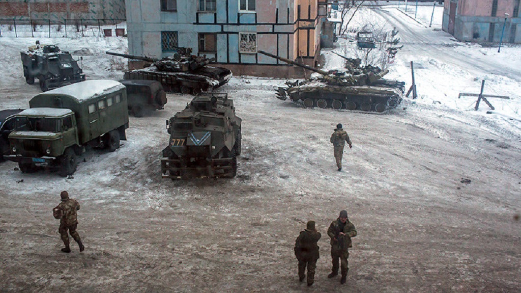 Военкоры показали видео с улицы Донецка после массированного обстрела ВСУ