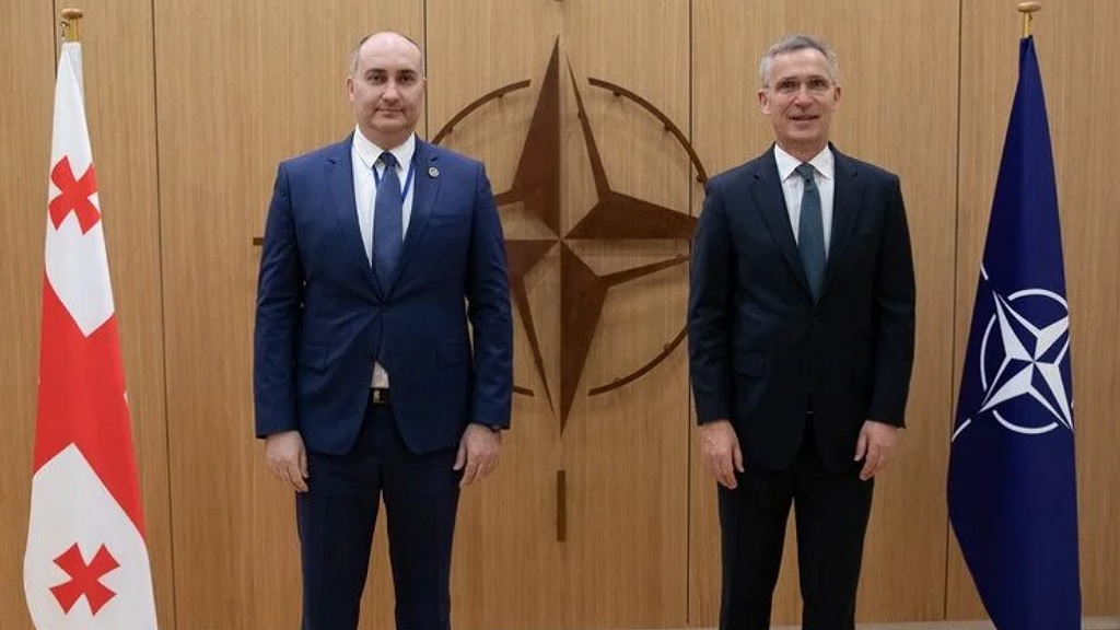 министр обороны Грузии Бурчуладзе и генсек НАТО Столтенберг