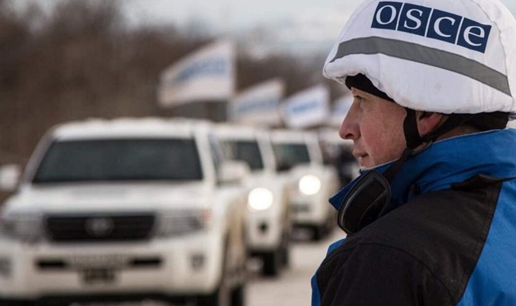 Украинские военные не пустили патруль ОБСЕ к «обстрелянному» детсаду в Станице Луганской
