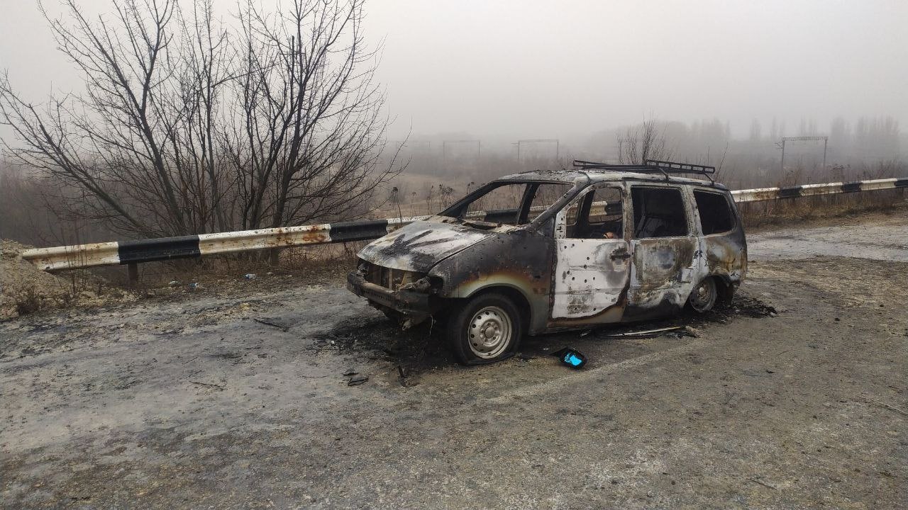 Три мирных жителя погибли при подрыве автомобиля на трассе «Донецк-Горловка»  в ДНР - ANNA NEWS