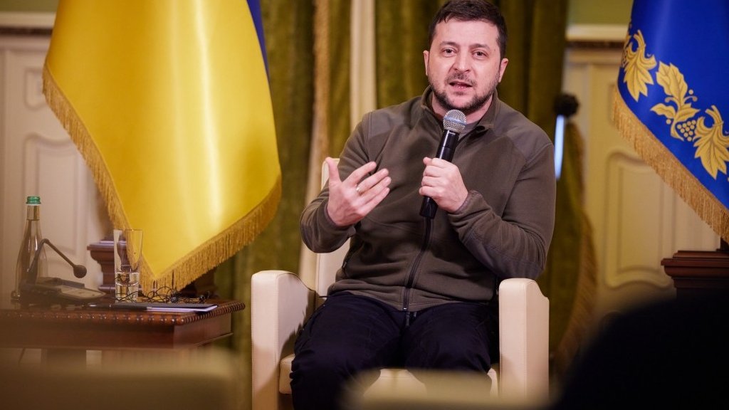 Сегодня президент Украины не стал участвовать на заседании в ПАСЕ, который был запланирован в режиме видеоформате из-за ракетного удара, нанесенного украинскими националистами по столице ДНР.