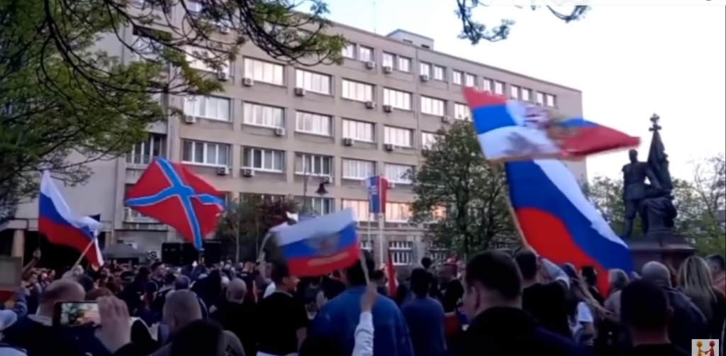 Столица Сербии провела многотысячный митинг в поддержку России