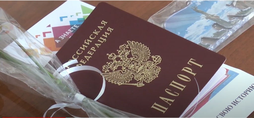 Оформить гражданство России пожелали примерно две тысячи беженцев из Донбасса