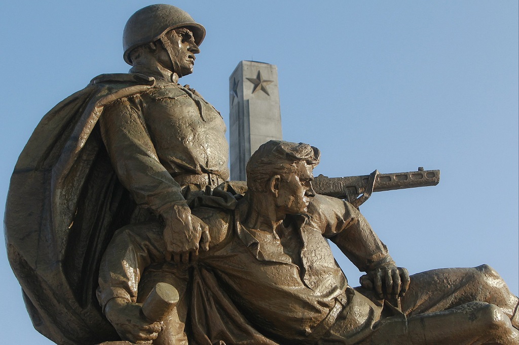 Столица Польши может запретить проведение памятных акций в День Победы 