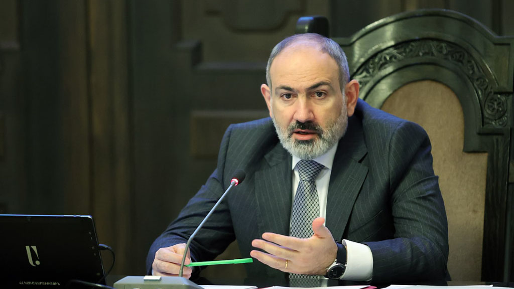 Генеральный прокурор Армении Артур Давтян постановил вызвать премьер-министра Никола Пашиняна на допрос. Главу правительства Армении намерены допросить по резонансному уголовному делу о погибших военных на второй Карабахской войне.