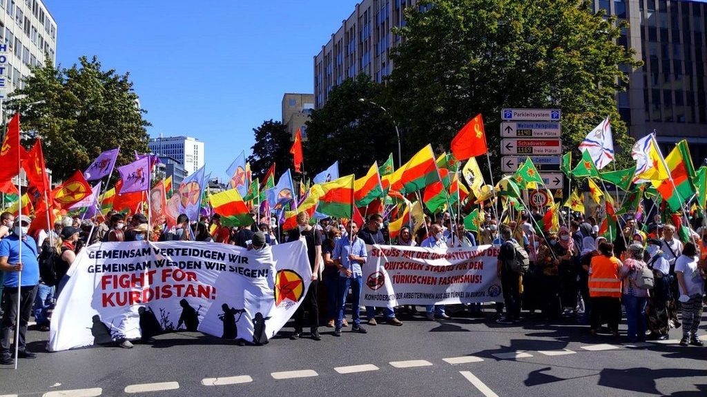 митинг курдов в Дюссельдорфе