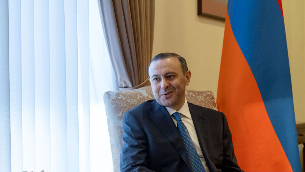 Секретарь Совета безопасности Армении Армен Григорян сегодня в ходе парламентских слушаний заявил о планах правительства провести масштабную реформу силовых структур, одной из целей которых является создание отдельного разведывательного органа - Агентства внешней разведки Армении.