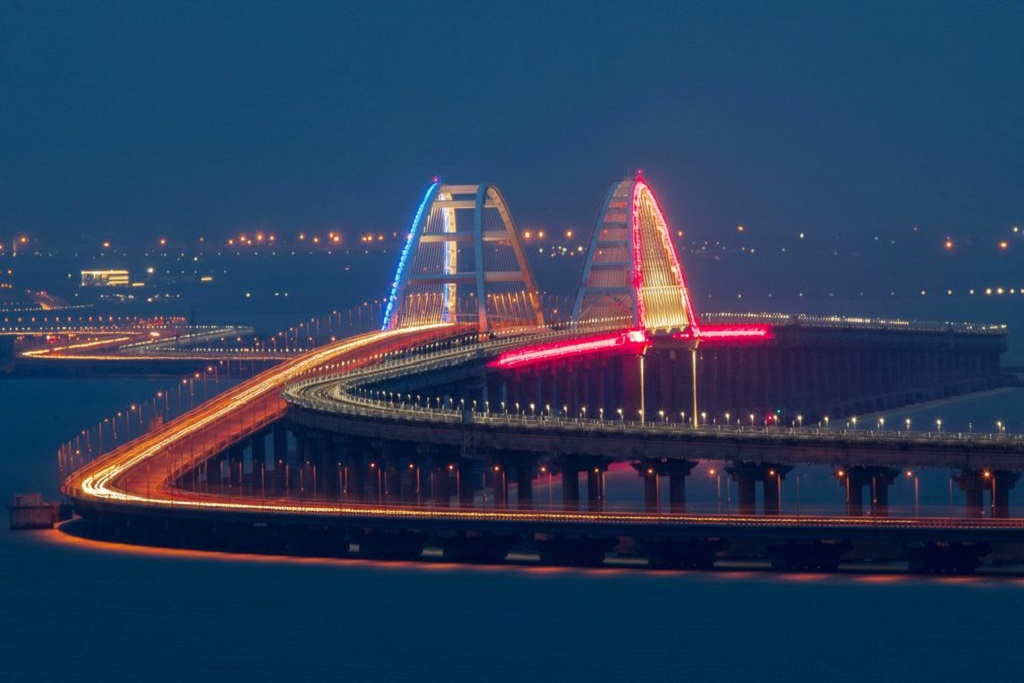 Секретарь СНБО Украины разместил в соцсети фото «взорванного» Крымского моста