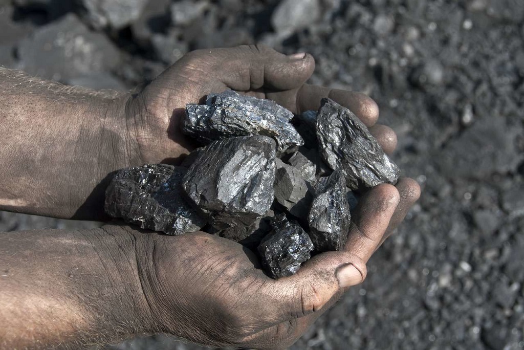 Еврокомиссия: ЕС не будет нарушать санкции против угля из России даже на фоне кризиса