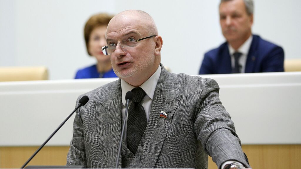 Председатель комитета Совета Федерации по конституционному законодательству Андрей Клишас заявил, что после конфискации российской собственности Украина не может считаться безопасной для транзита энергоносителей.