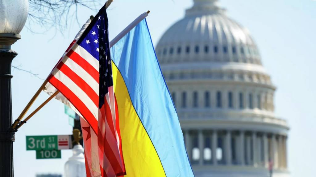 Президент США Джо Байден распорядился выделить дополнительную военную помощь Украине в размере до $775 млн. Об этом сообщили в пресс-службе Белого дома.