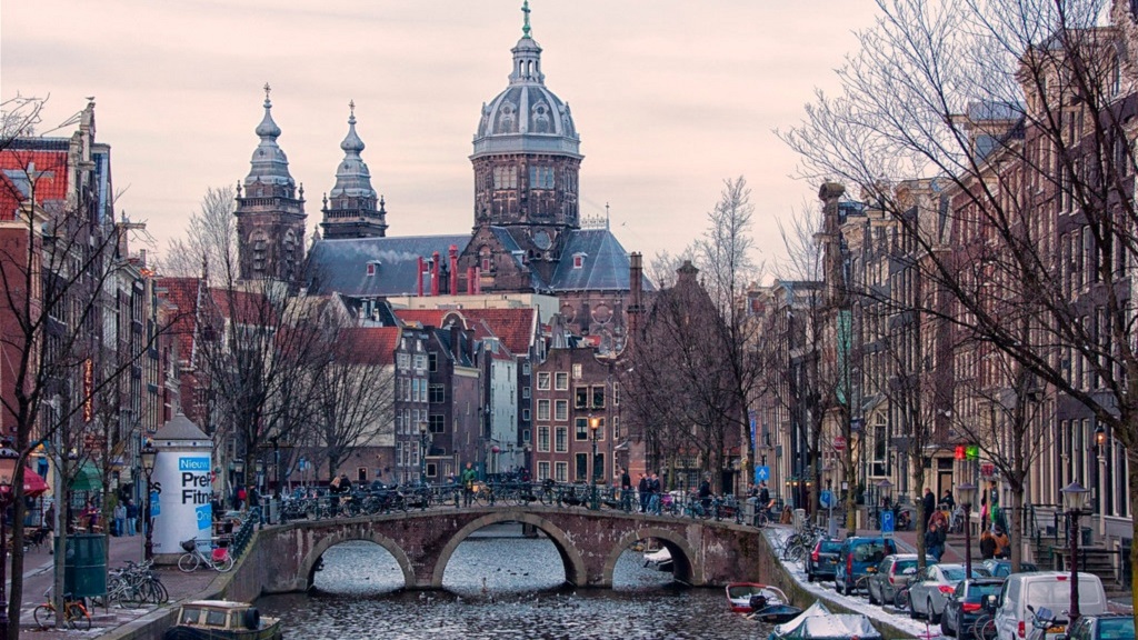 Амстердам сотрясла череда взрывов за последние несколько недель