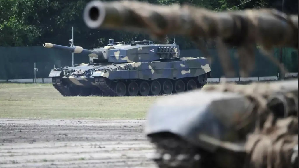 Председатель правительства Украины Денис Шмыгаль призвал Берлин поставить Киеву современные боевые танки «Леопард-2». «Нам нужно изменение философии поставок вооружений. Мы ожидаем, что США поставят нам свои танки "Абрамс", а Германия – "Леопард-2". Это те современные танки, которые нужны Украине на поле боя», заявил он.