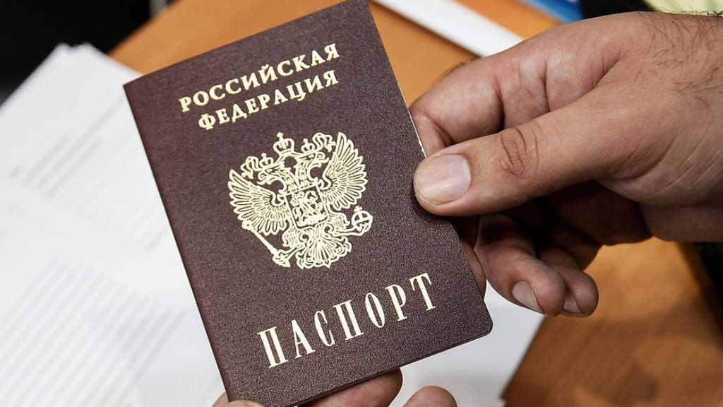 Правительство Украины согласовало законопроект об уголовной ответственности «за принудительную российскую паспортизацию». Вице-премьер Ирина Верещук сообщила, что документ предусматривает наказание до 15 лет лишения свободы:
