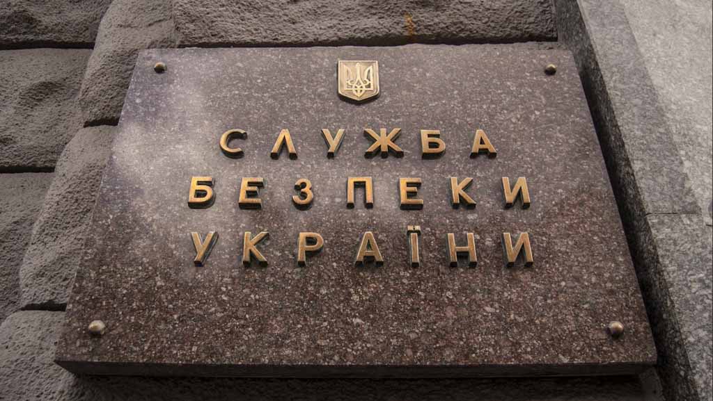 В СБУ возбудили уголовное дело против главы Луганской народной республики Леонида Пасечника за организацию общенародного референдума по вхождению ЛНР в состав России, а также в отношении 8 депутатов Народного Совета ДНР, обвиняя их в «коллаборационистской деятельности.