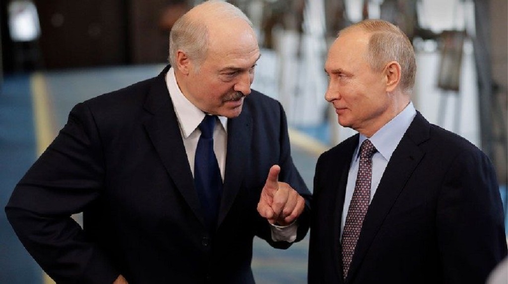 Лукашенко подарил Путину трактор на день рождения