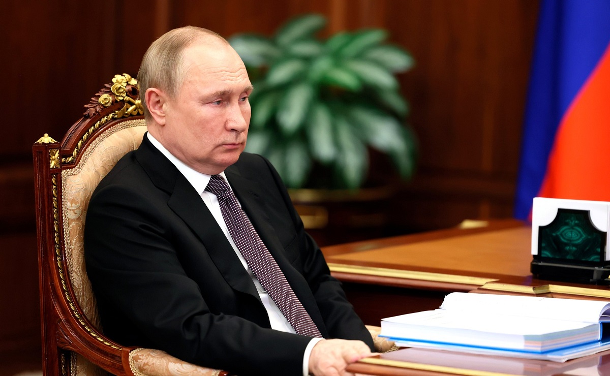 Президент России ввёл указом военное положение на территории четырёх новых регионов 
