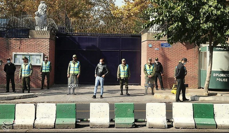 британское посольство в Тегеране во время протестов