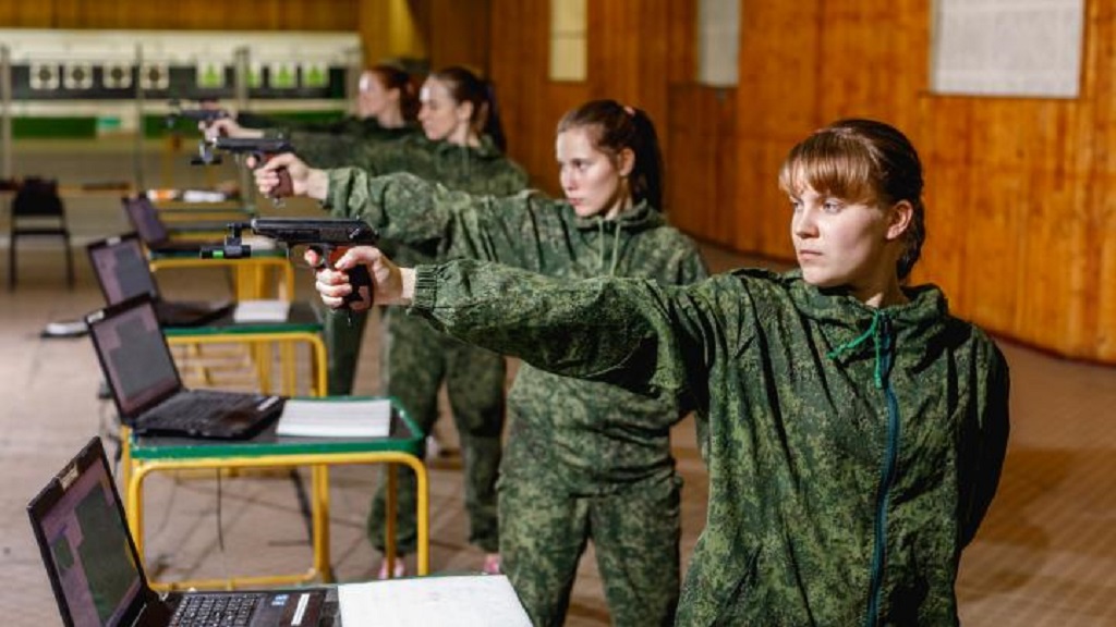 В школы России возвращают уроки начальной военной подготовки