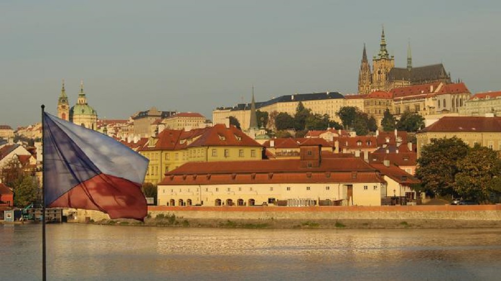 В Праге прошли массовые протесты против антироссийских санкций