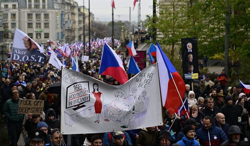 митинг в Чехии против поставок оружия Украине и за российский газ