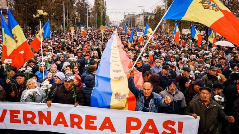 В Молдавии начались многотысячные протестные акции