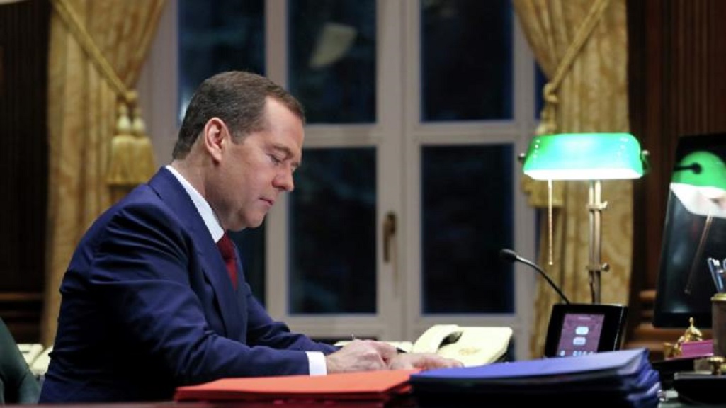 Медведев озвучил условие переговоров Москвы и Киева для Зеленского