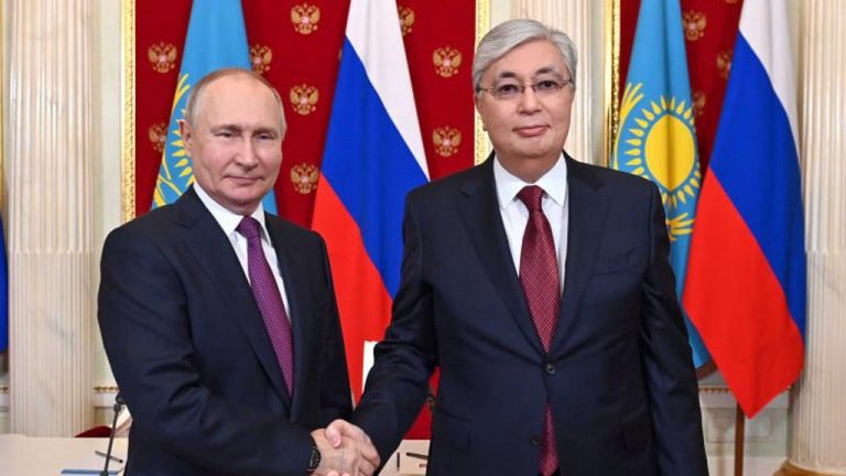 Президент Казахстана прибыл с первым официальным визитом в Москву