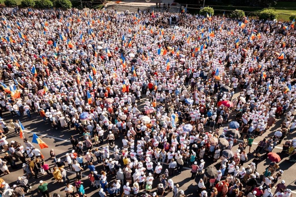 Молдавская оппозиция вывела на митинг в Кишинёве 40 тысяч протестующих