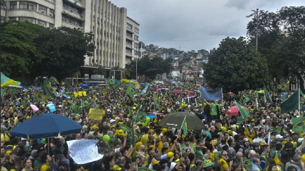 митинги в Бразилии за Болсонару