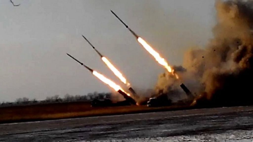 Украинские террористы вновь ведут массированный обстрел Донецка