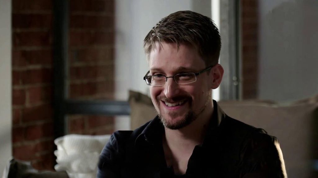 Адвокат: Сноуден уже принял присягу и получил паспорт России