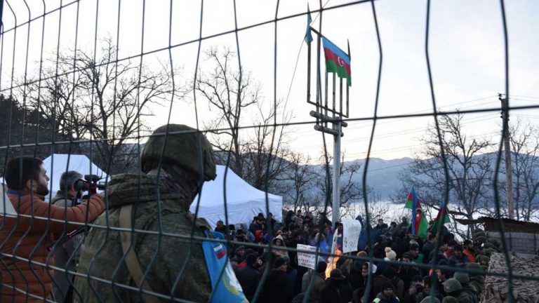 Азербайджан заблокировал Лачинский коридор отрезав Арцах от Армении