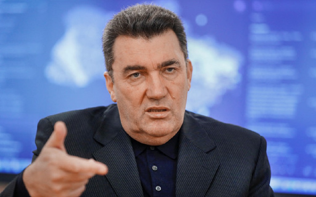 Глава СНБО Украины Данилов решил испугать канцлера ФРГ Шольца русскими танками под Берлином