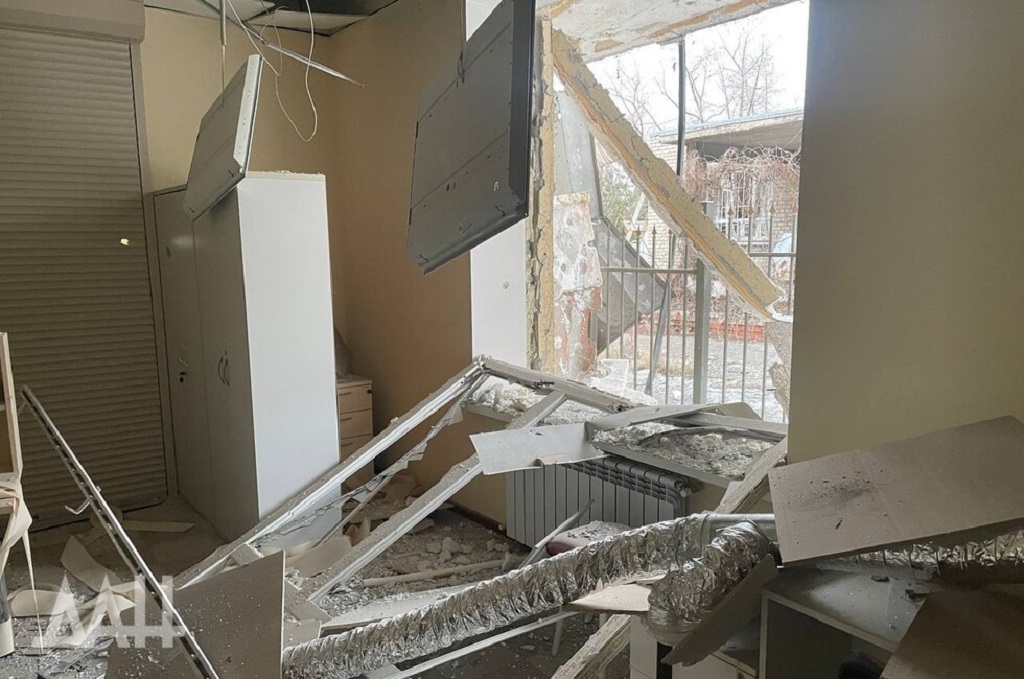 Украинские террористы обстреляли Киевский район Донецка – под удар попала территория ГКБ №1