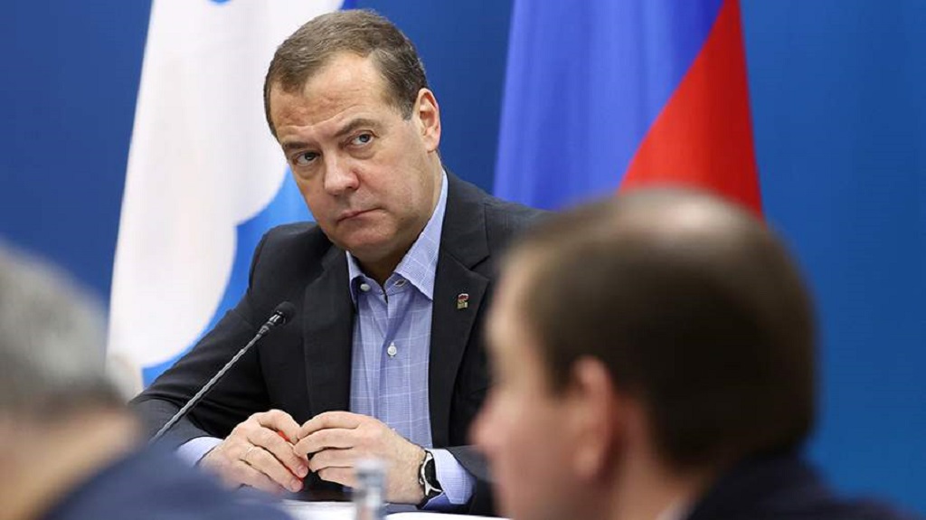 Медведев назвал признание референдумов Украиной основным условием для переговоров