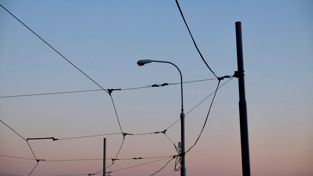 СМИ: в Днепропетровске остановлено движение городского электротранспорта