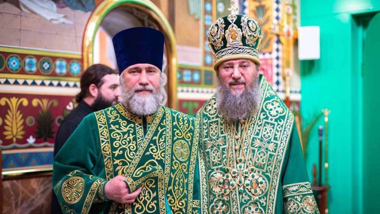 Зеленский ввел новые санкции против церкви