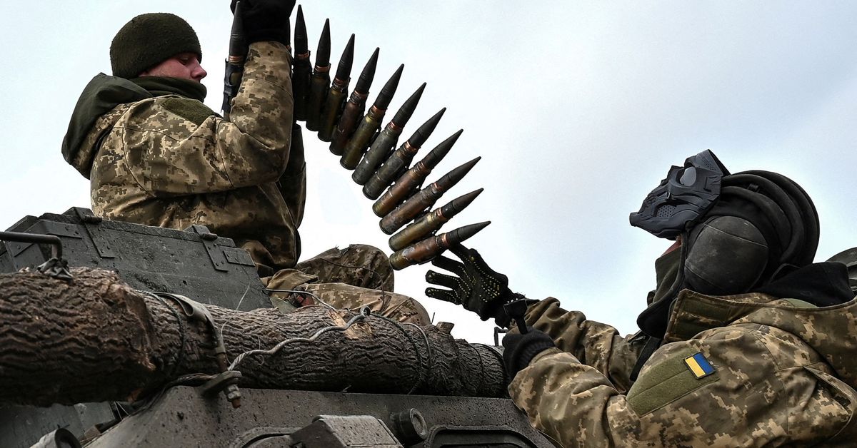 Швейцария может разрешить реэкспорт оружия Украине