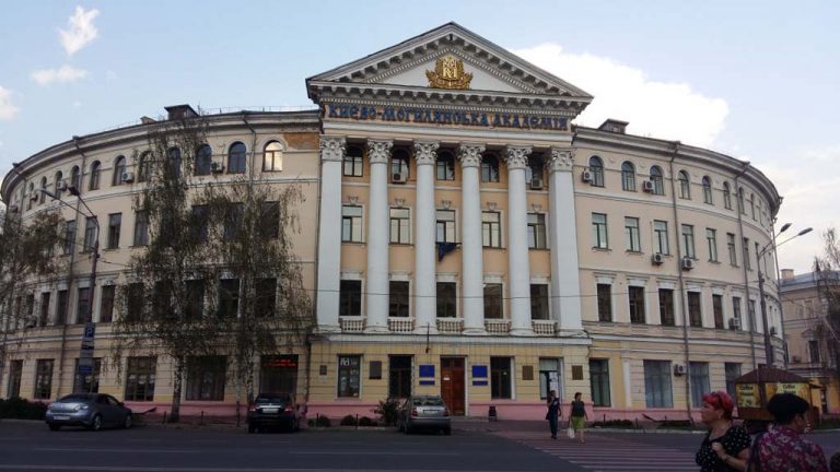 В Киево-Могилянской академии запретили говорить на русском
