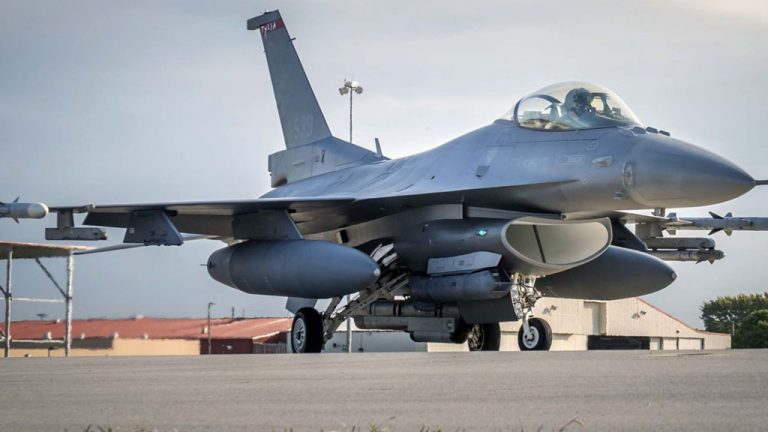 Польша может передать Украине истребители F-16