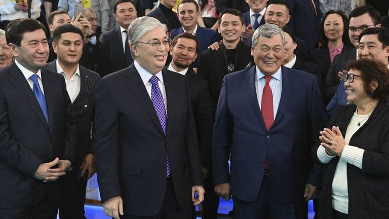 ЦИК Казахстана допустил к выборам семь партий