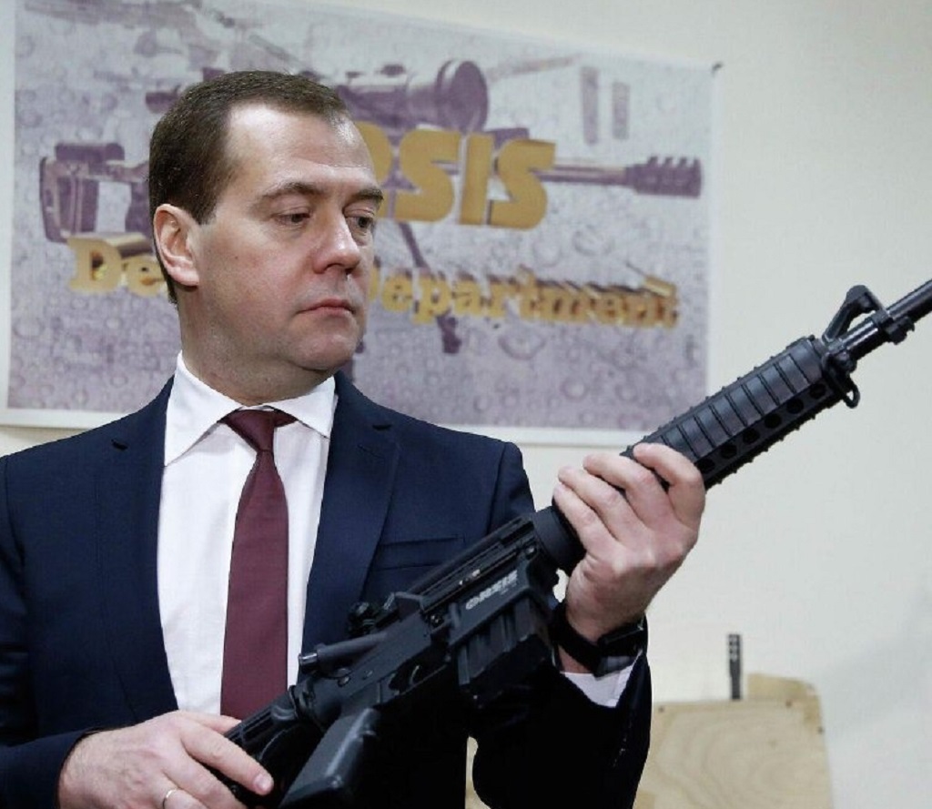 Медведев предрёк после победы в СВО России тяжелые переговоры с Западом и новыми властями «огрызка Украины»