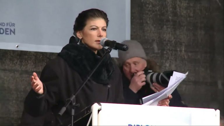 Депутат Бундестага Сара Вагенкнехт выступила на антивоенном митинге в Берлине