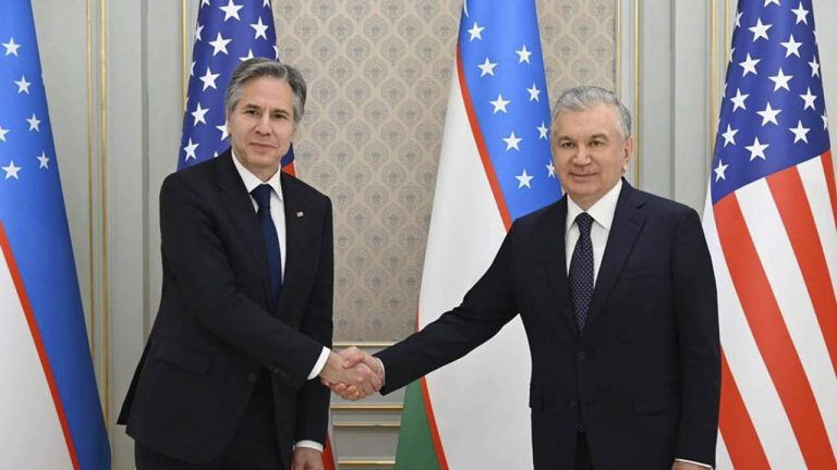 Госсекретарь США после Казахстана прибыл в Узбекистан