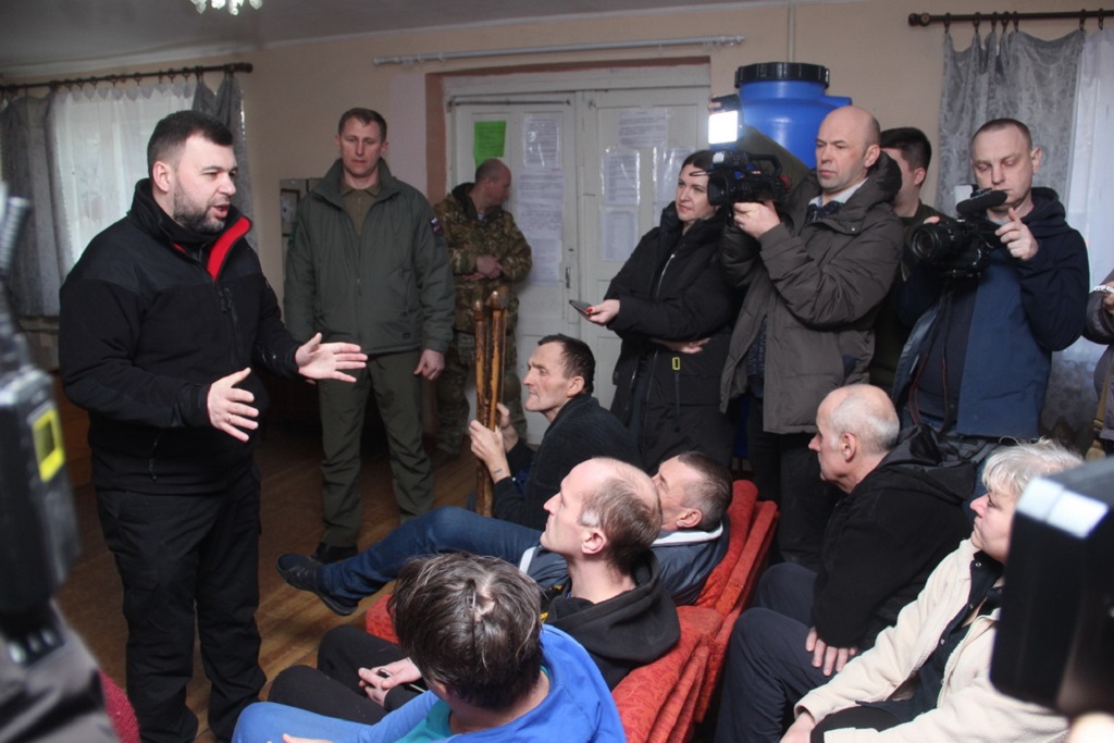 Пушилин встретился с эвакуированными жителями Артёмовска