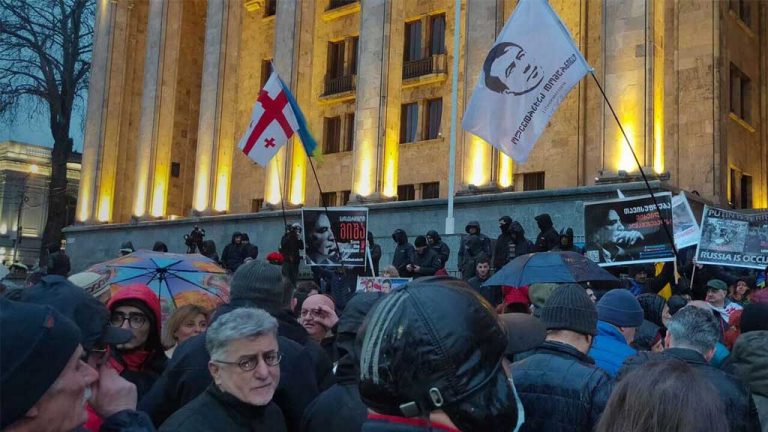Грузинская оппозиция сорвала принятие закона об иноагентах