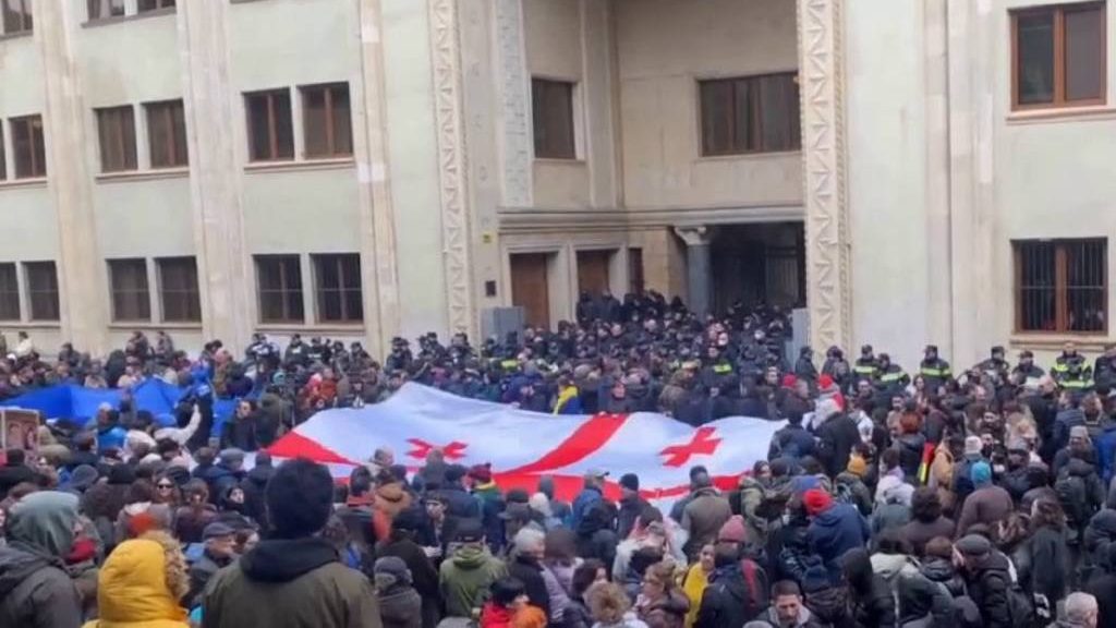 митинг в Грузии из-за закона об иноагентах