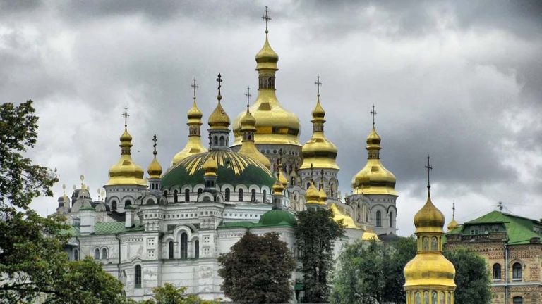 Монастырь УПЦ выселяют из Киево-Печерской Лавры