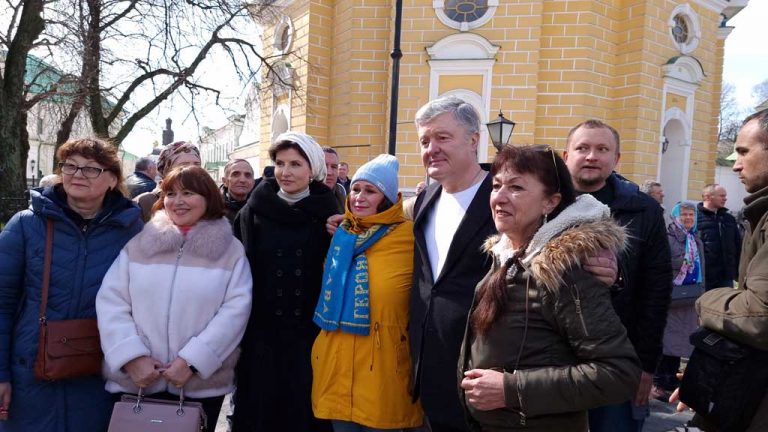 Порошенко посетил «службу» ПЦУ в Киево-Печерской лавре